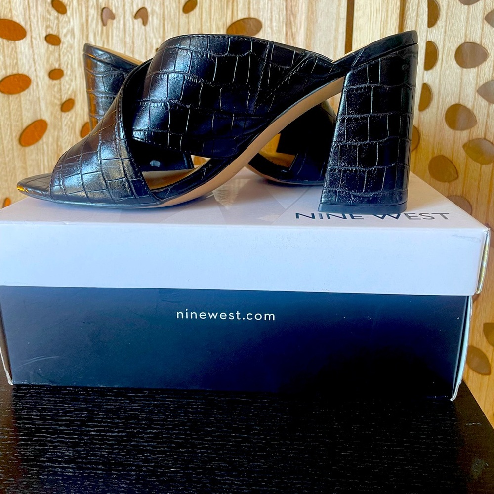 Nine West black textured crossband mules. Gently worn.